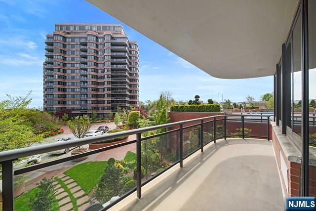Homes for sale in Cliffside Park, NJ | 100 Carlyle Dr #5DN, Cliffside Park, NJ 07010 | MLS# 25032396