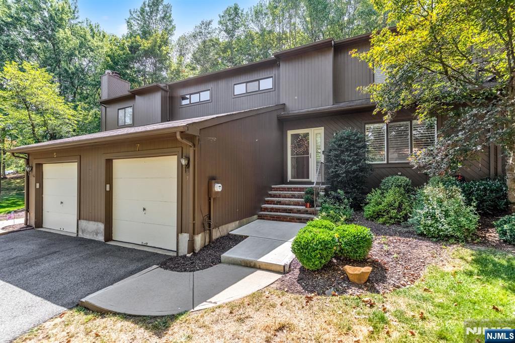 Homes for sale in Cedar Grove, NJ | 7 Mountain Ridge Dr, Cedar Grove, NJ 07009 | MLS# 25032397