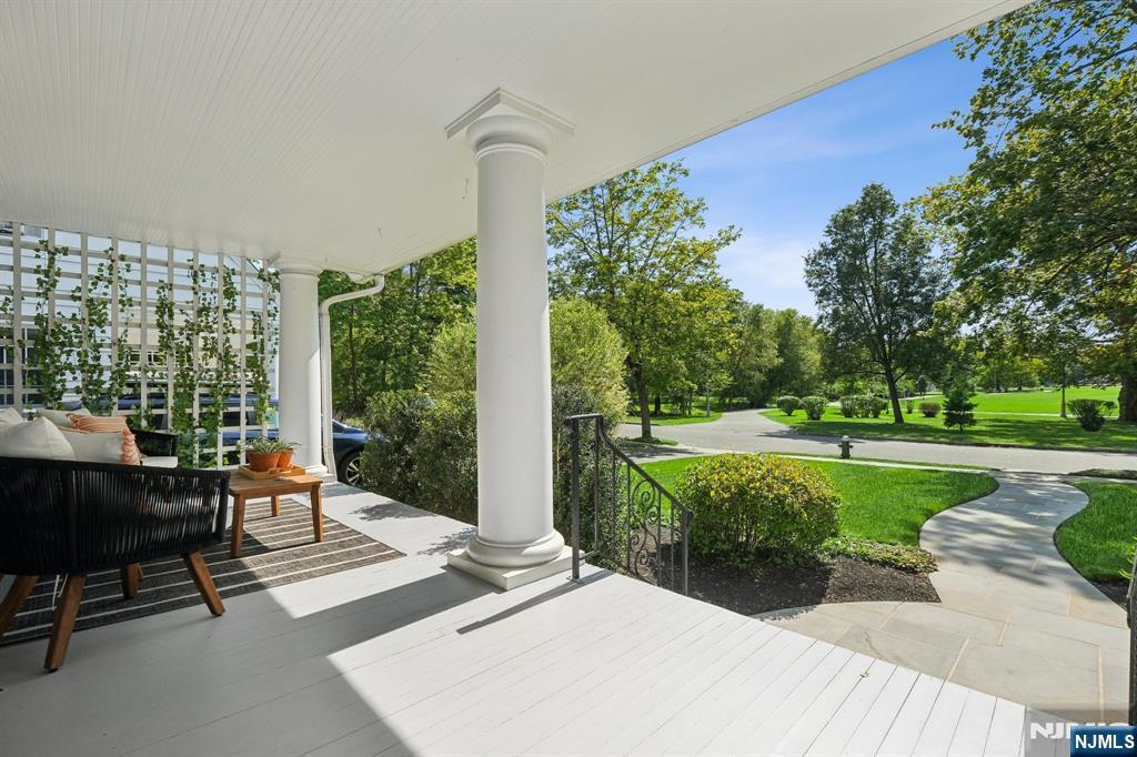 $1,700,000 Colonial