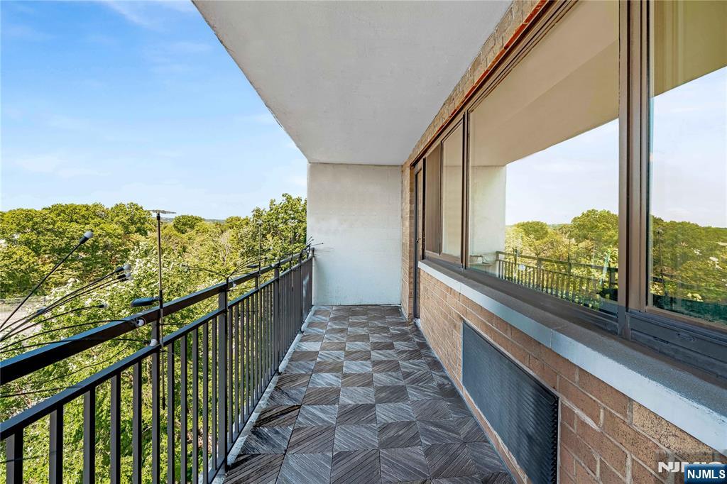 Homes for sale in East Orange, NJ | 60 Parkway Dr #6G, East Orange, NJ 07017 | MLS# 25032503