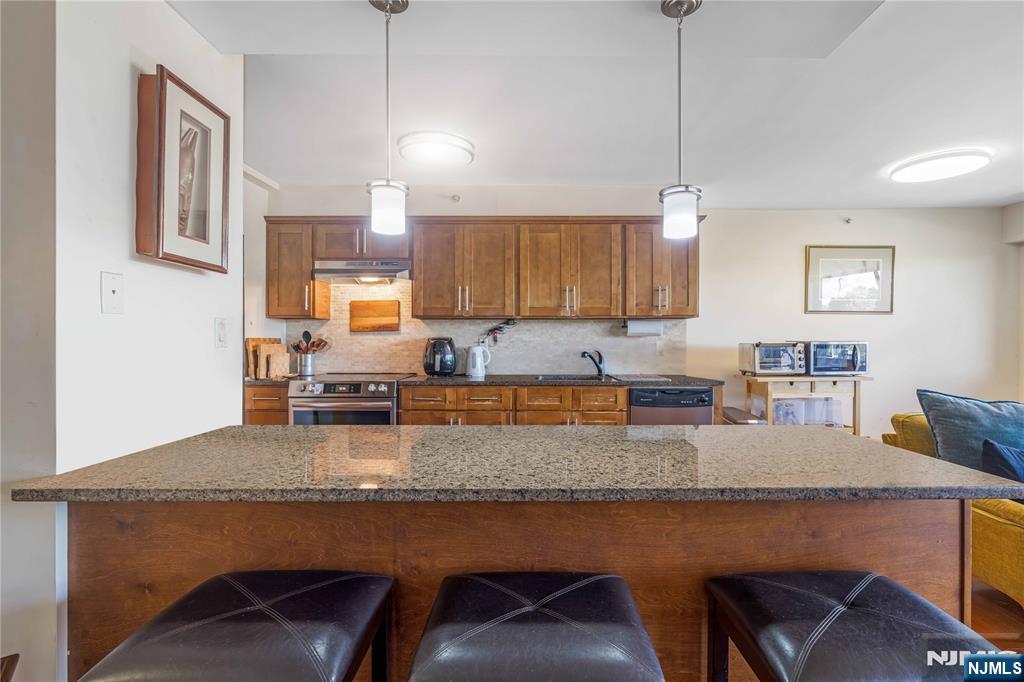 Homes for sale in East Orange, NJ | 60 Parkway Dr #6G, East Orange, NJ 07017 | MLS# 25032503