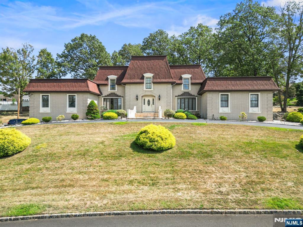 $1,429,000 Colonial