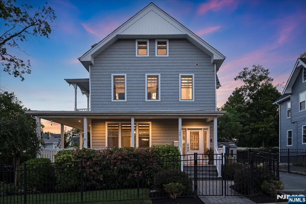 $1,195,000 Colonial