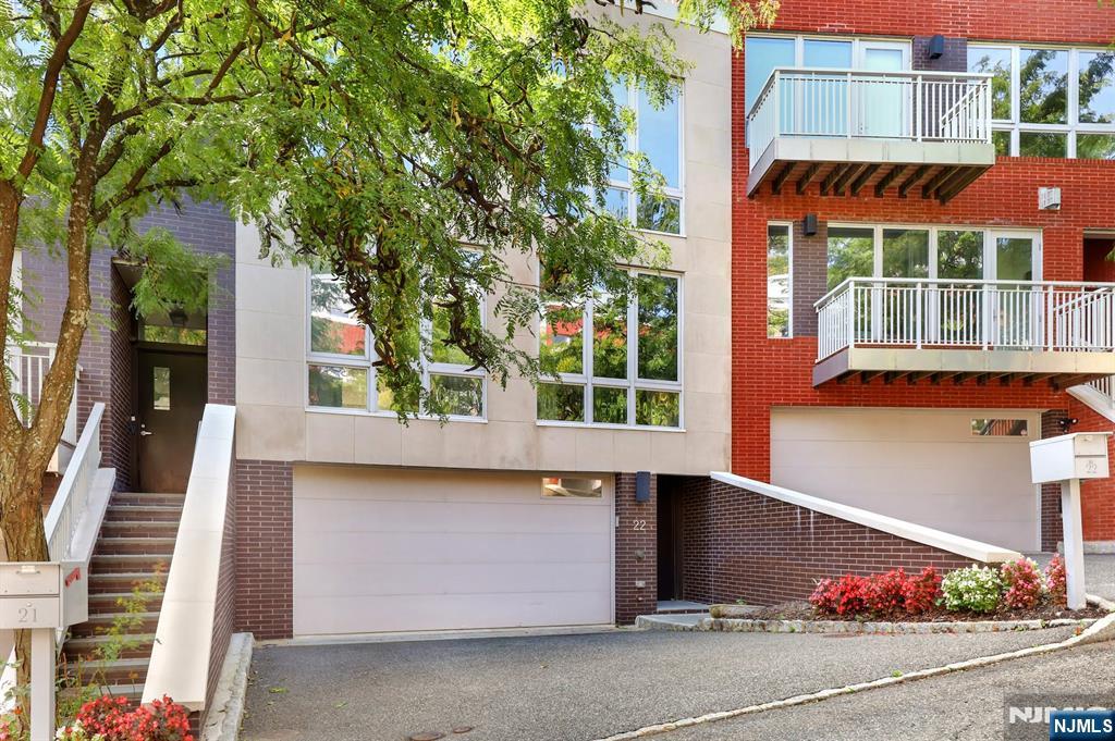 Homes for sale in Edgewater, NJ | 22 Vela Way, Edgewater, NJ 07020 | MLS# 25032519