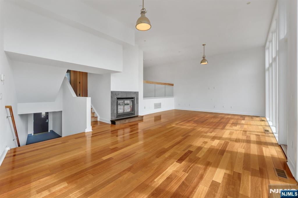 Homes for sale in Edgewater, NJ | 22 Vela Way, Edgewater, NJ 07020 | MLS# 25032519