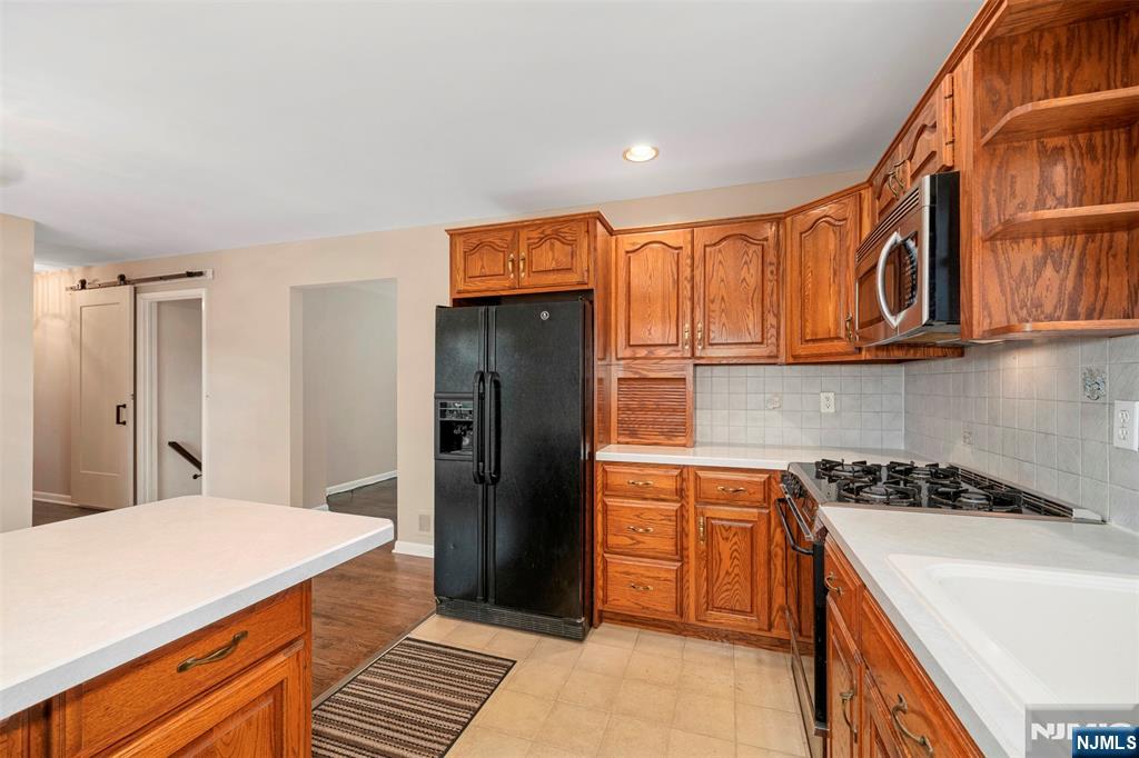 Homes for sale in Wanaque, NJ | 7 Lovell, Wanaque, NJ 07465 | MLS# 25032559