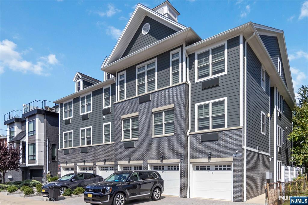 $819,000 Condo