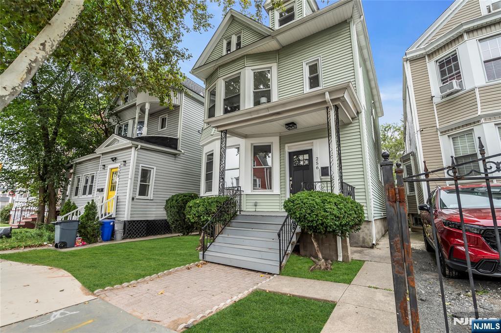 $498,900 Colonial