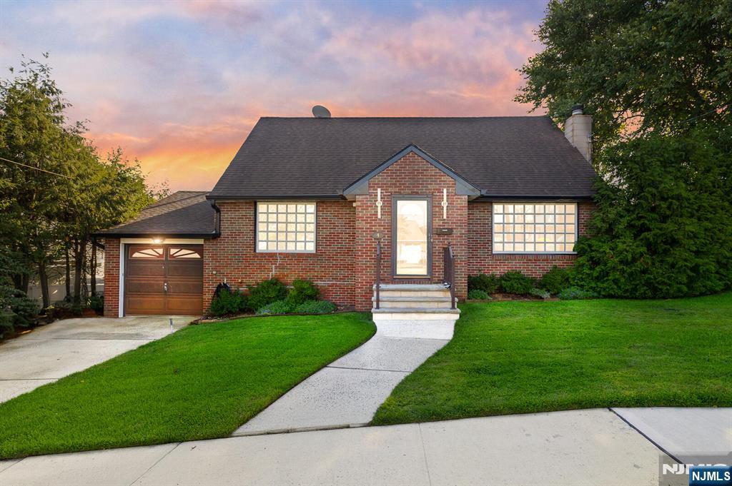 $875,000 Colonial