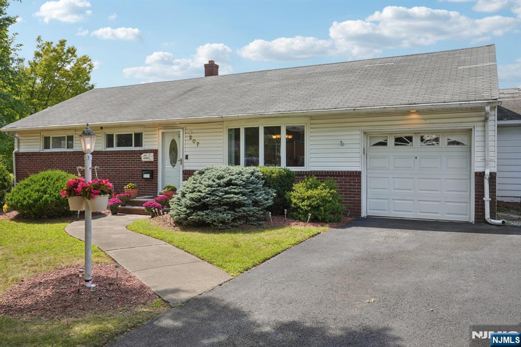 $825,000 Ranch