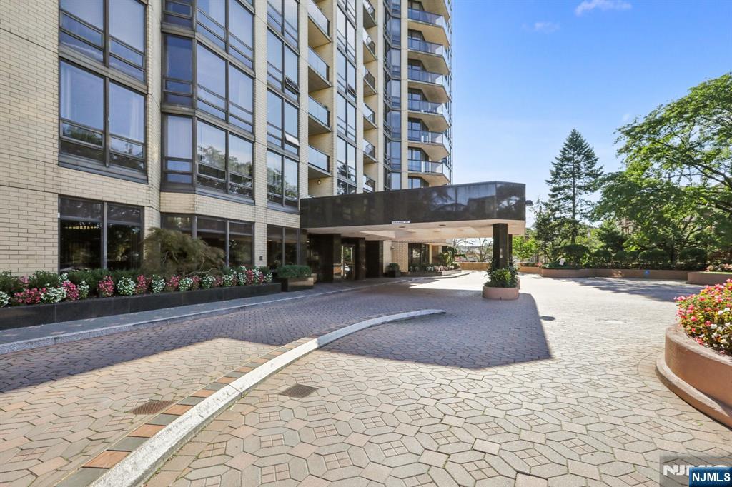 Homes for sale in Fort Lee, NJ | 900 Palisade Ave #4J, Fort Lee, NJ 07024 | MLS# 25032818