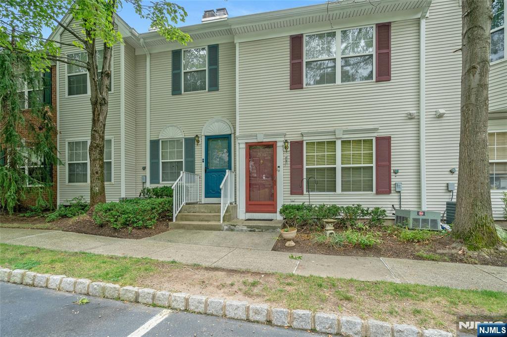 Homes for sale in Mahwah, NJ | 2170 Kent Ct, Mahwah, NJ 07430 | MLS# 25032831