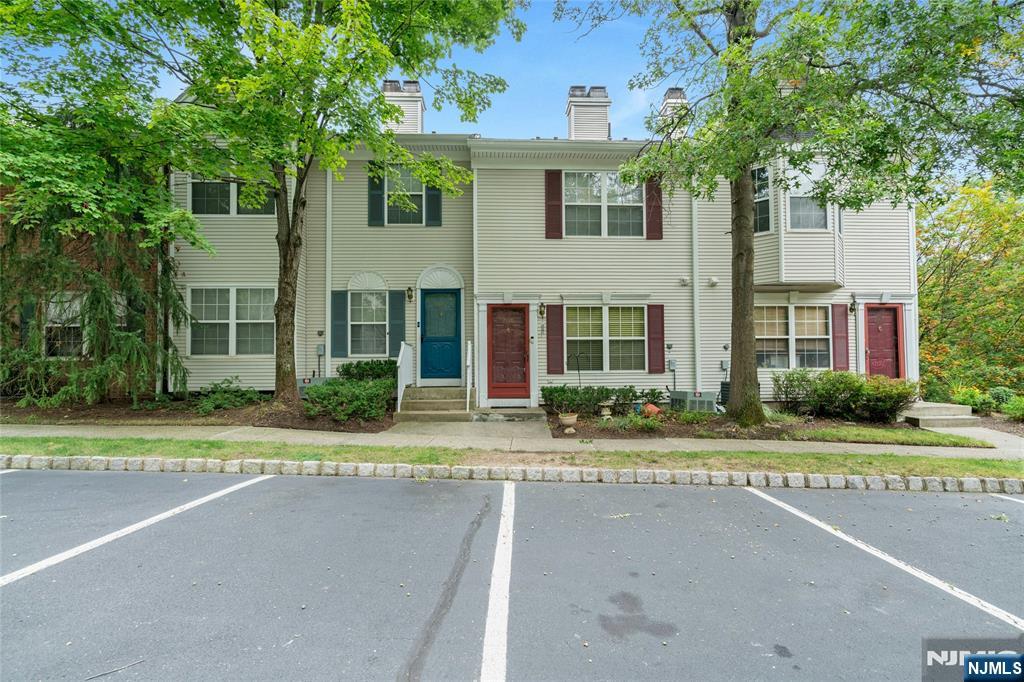 Homes for sale in Mahwah, NJ | 2170 Kent Ct, Mahwah, NJ 07430 | MLS# 25032831