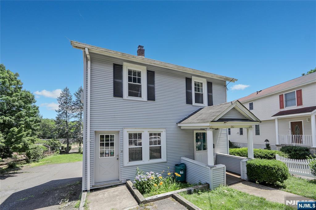 Homes for sale in Clifton, NJ | 981 Valley Rd, Clifton, NJ 07013 | MLS# 25032856