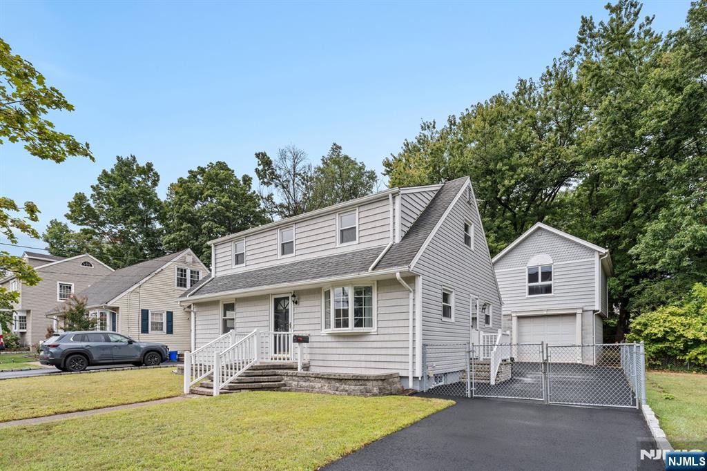 Homes for sale in Bloomfield, NJ | 18 Farmingdale Ave, Bloomfield, NJ 07003 | MLS# 25032870