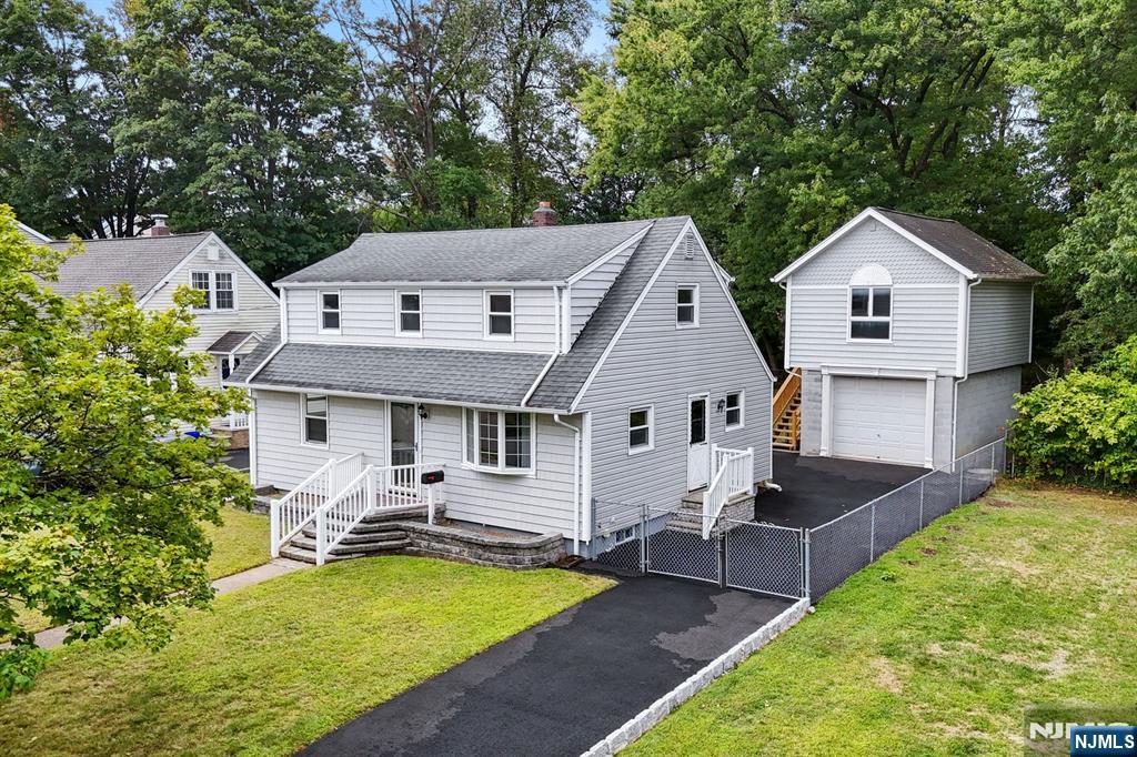 Homes for sale in Bloomfield, NJ | 18 Farmingdale Ave, Bloomfield, NJ 07003 | MLS# 25032870