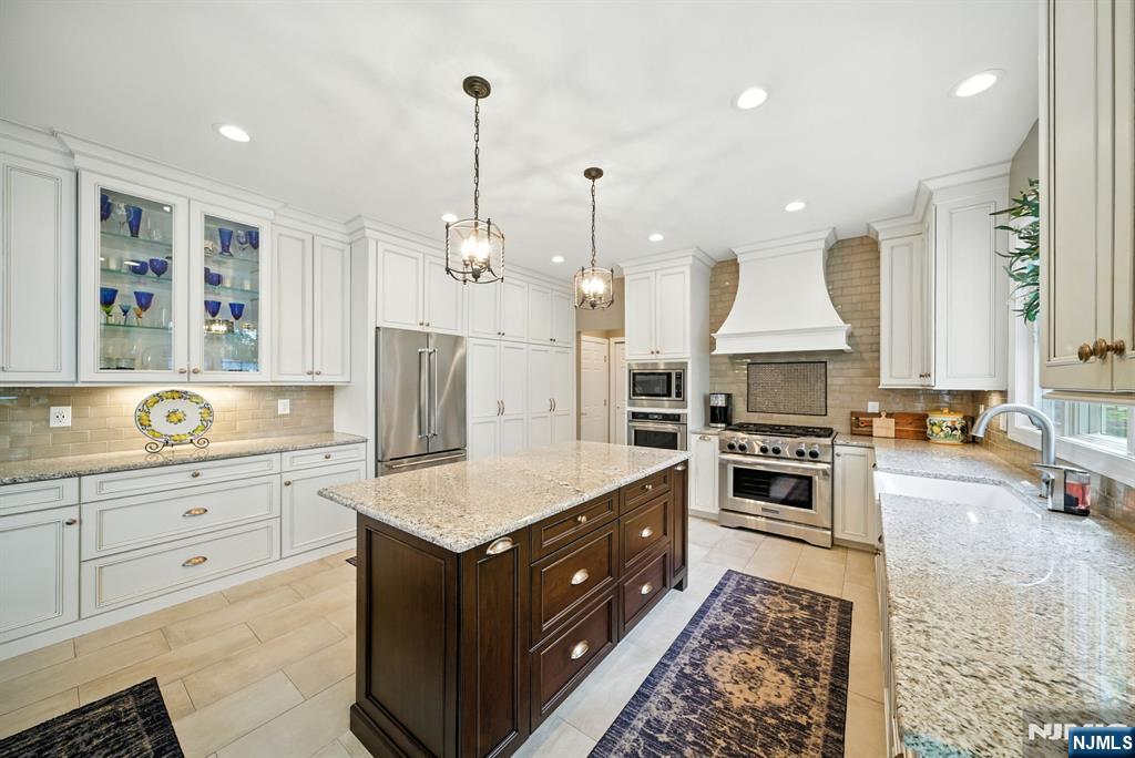 Homes for sale in Denville Township, NJ | 6 Knoll Top Ct, Denville Township, NJ 07834 | MLS# 25032883