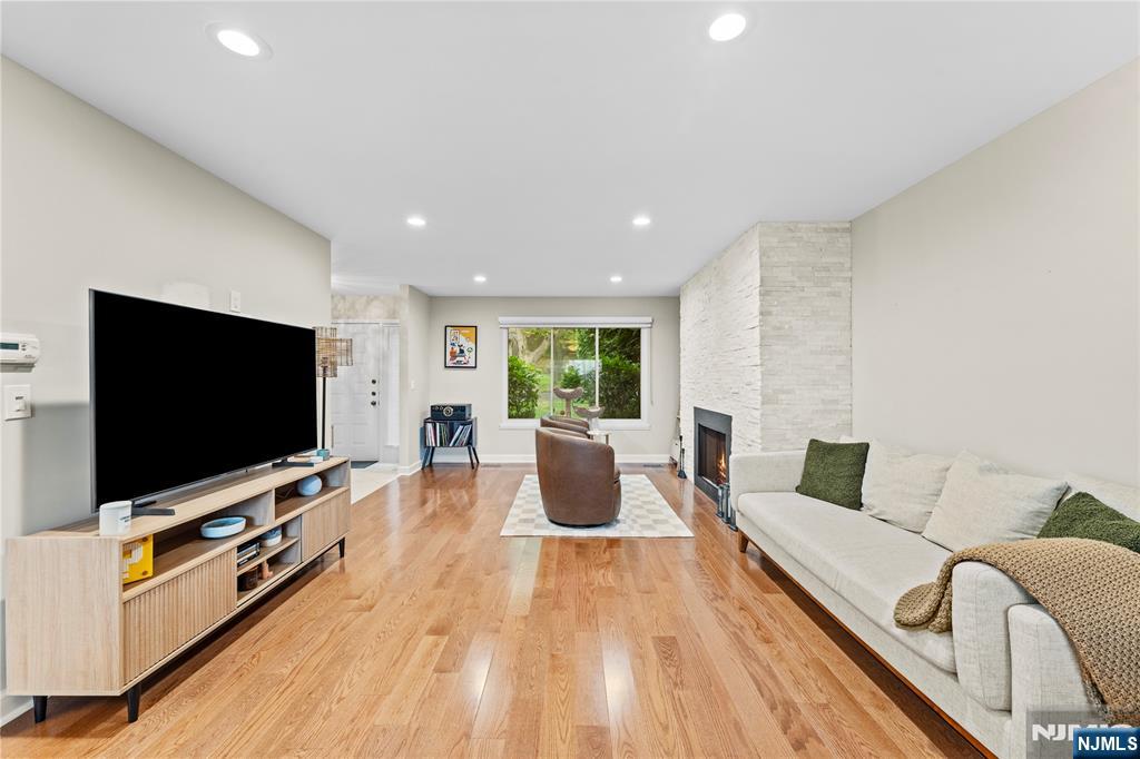 Homes for sale in Cedar Grove, NJ | 4 Mountain Ridge Dr #25, Cedar Grove, NJ 07009 | MLS# 25032911