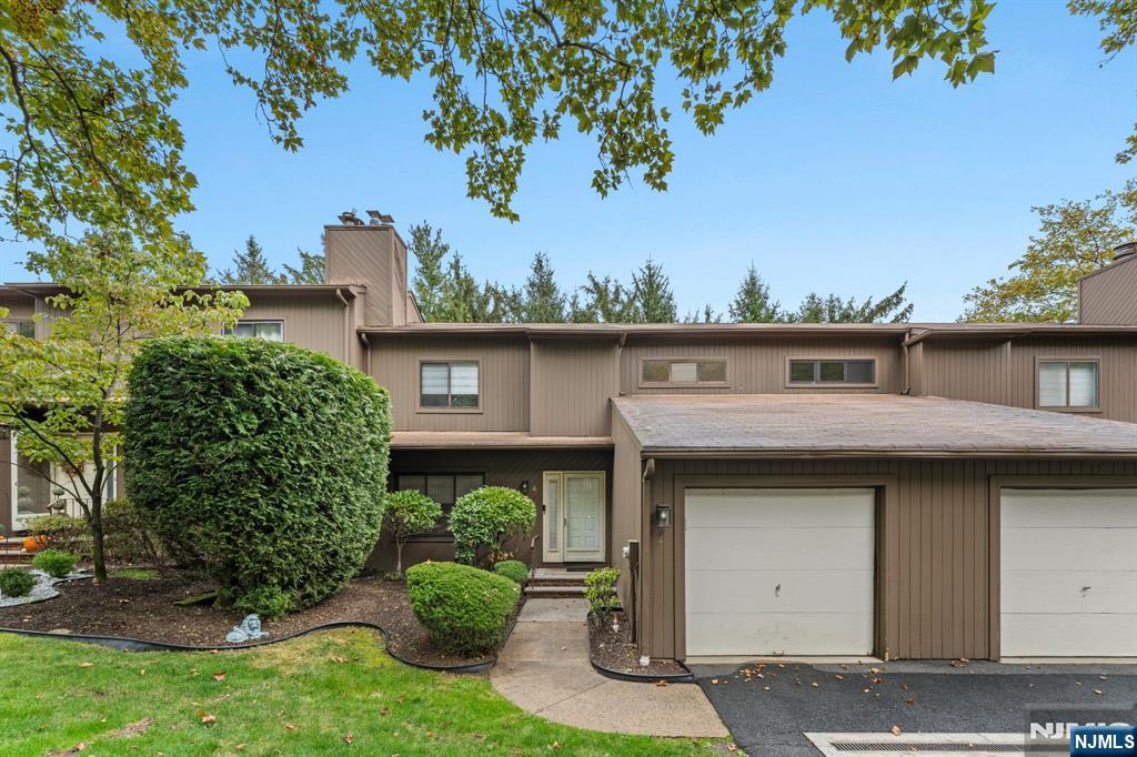 Homes for sale in Cedar Grove, NJ | 4 Mountain Ridge Dr #25, Cedar Grove, NJ 07009 | MLS# 25032911