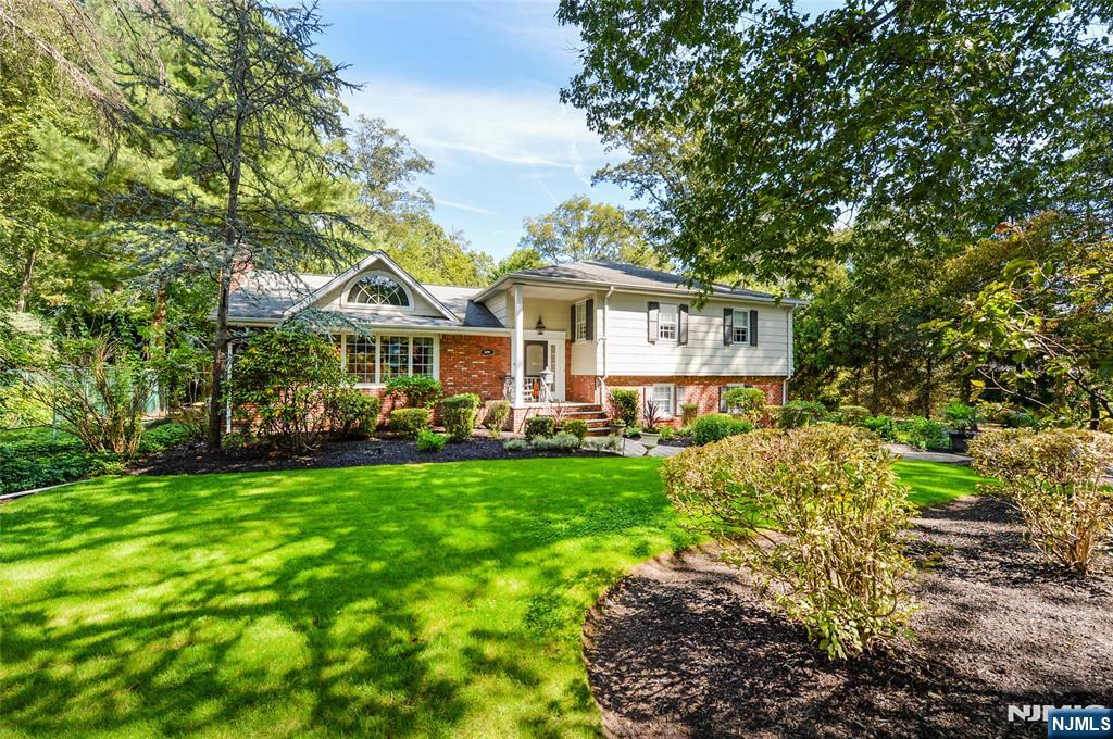 Homes for sale in Wyckoff, NJ | 529 Covington Pl, Wyckoff, NJ 07481 | MLS# 25032927