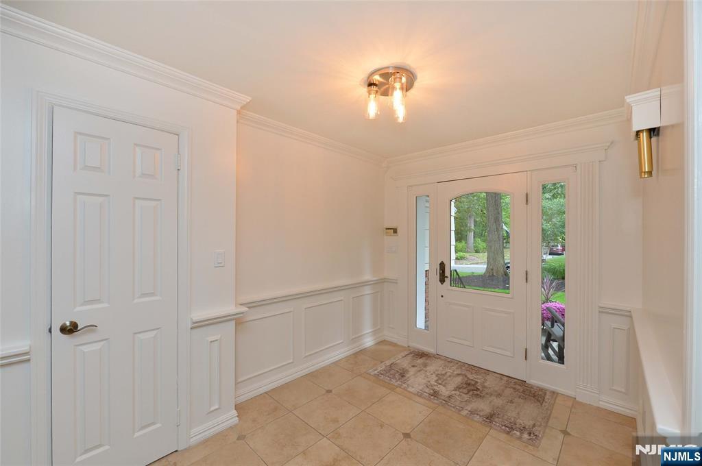 Homes for sale in Wyckoff, NJ | 529 Covington Pl, Wyckoff, NJ 07481 | MLS# 25032927