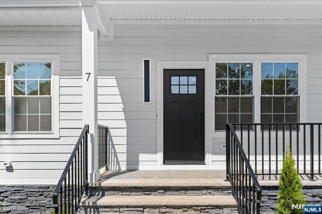 Homes for sale in Livingston, NJ | 7 Swan Rd, Livingston, NJ 07039 | MLS# 25032955