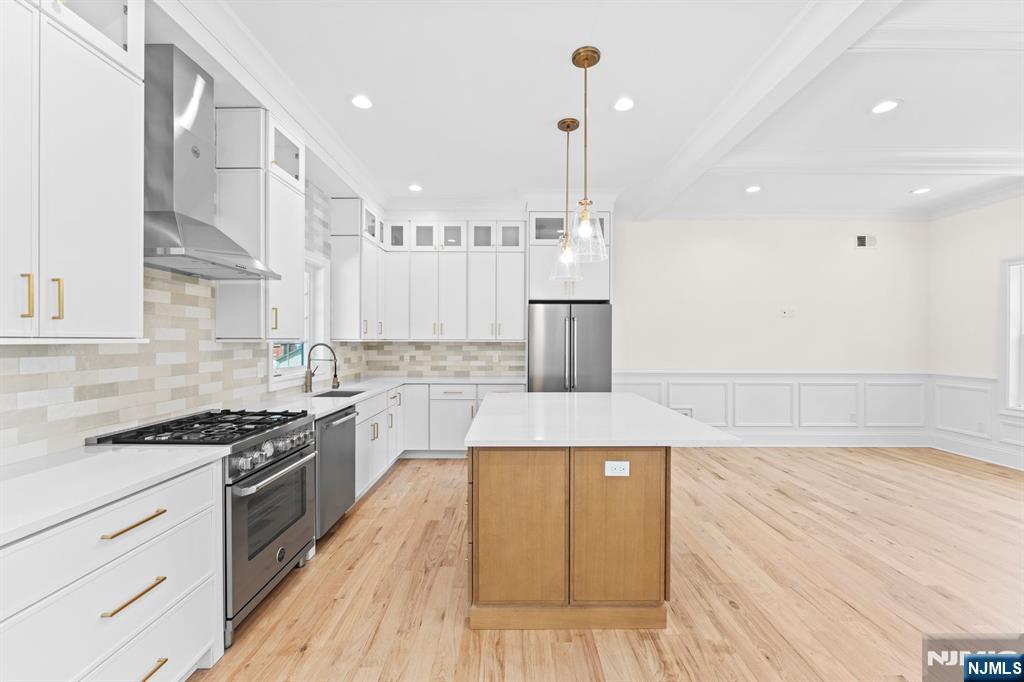 Homes for sale in Livingston, NJ | 7 Swan Rd, Livingston, NJ 07039 | MLS# 25032955