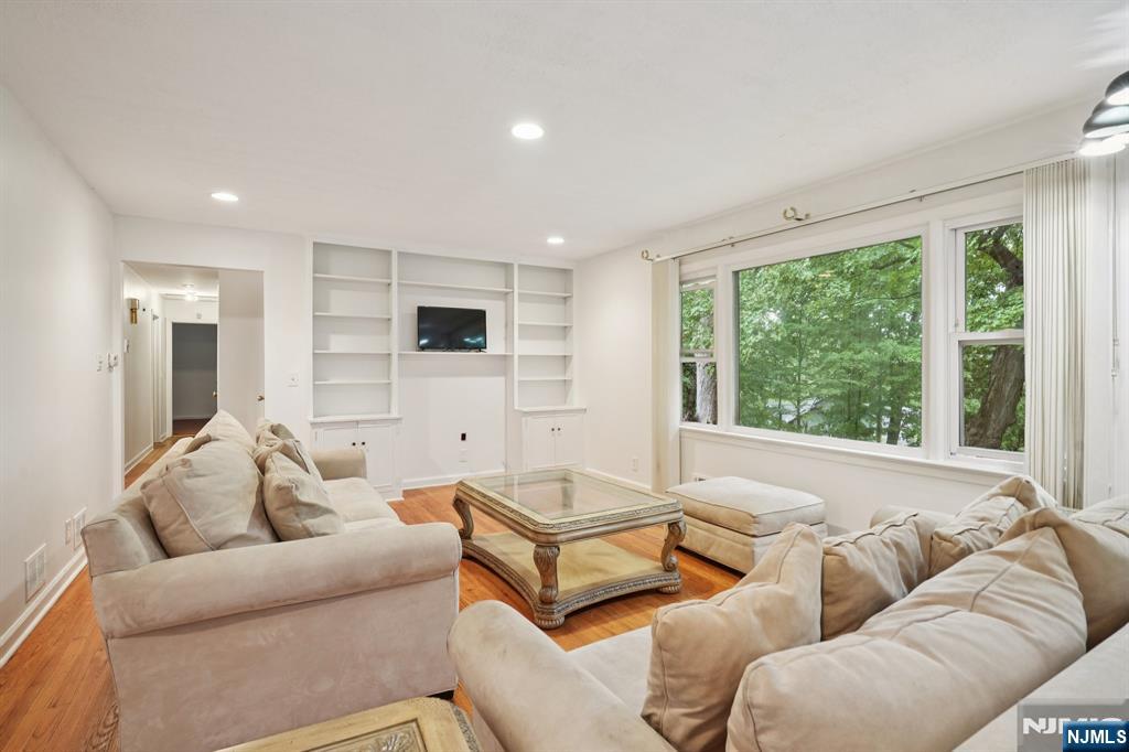 Homes for sale in Livingston, NJ | 280 Cedar St, Livingston, NJ 07039 | MLS# 25032974