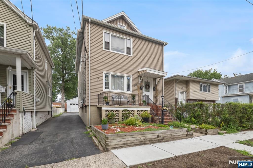 Homes for sale in Rochelle Park, NJ | 50 Oak St, Rochelle Park, NJ 07662 | MLS# 25032978