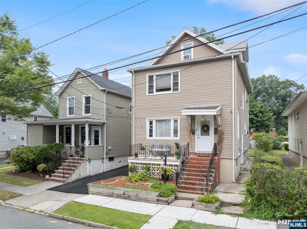 Homes for sale in Rochelle Park, NJ | 50 Oak St, Rochelle Park, NJ 07662 | MLS# 25032978