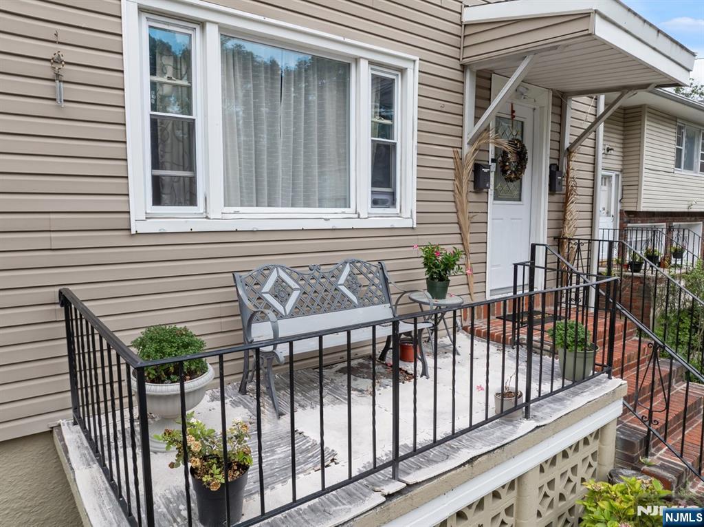 Homes for sale in Rochelle Park, NJ | 50 Oak St, Rochelle Park, NJ 07662 | MLS# 25032978