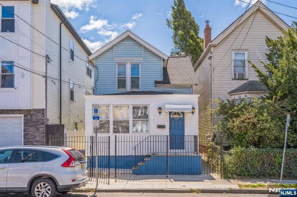 Homes for sale in Newark, NJ | 22 Hinsdale Pl, Newark, NJ 07104 | MLS# 25032995