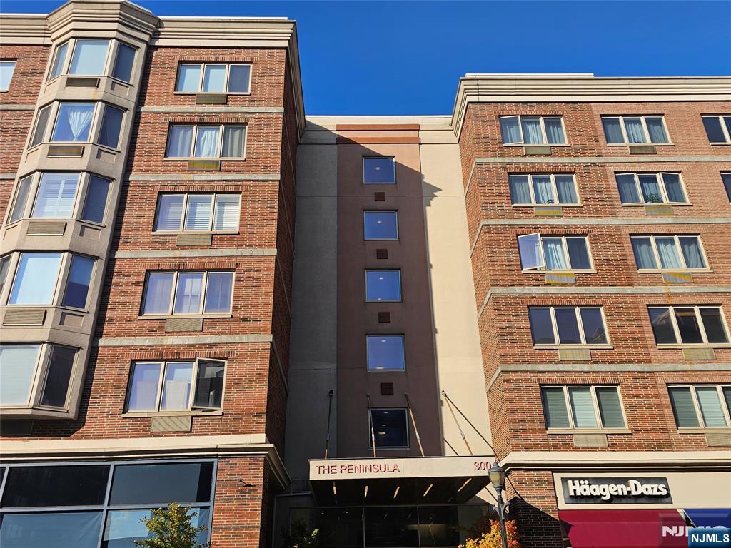 $430,000 Condo