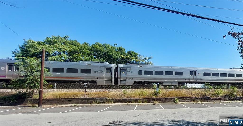 Homes for sale in Elmwood Park, NJ | 19 Florence Pl, Elmwood Park, NJ 07407 | MLS# 25033108