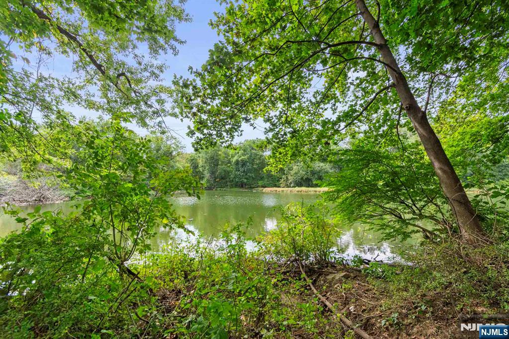 Homes for sale in Wayne, NJ | 78 Maple Ln, Wayne, NJ 07470 | MLS# 25033182