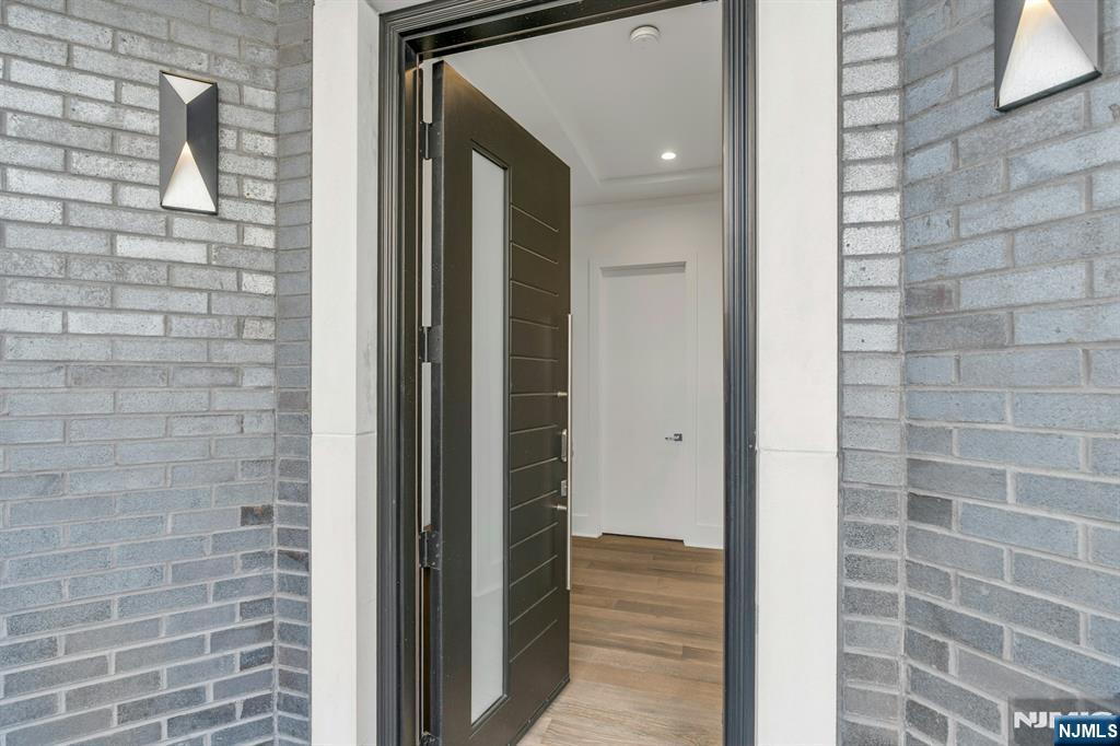 Homes for sale in Edgewater, NJ | 1238 River Rd #B, Edgewater, NJ 07020 | MLS# 25033226