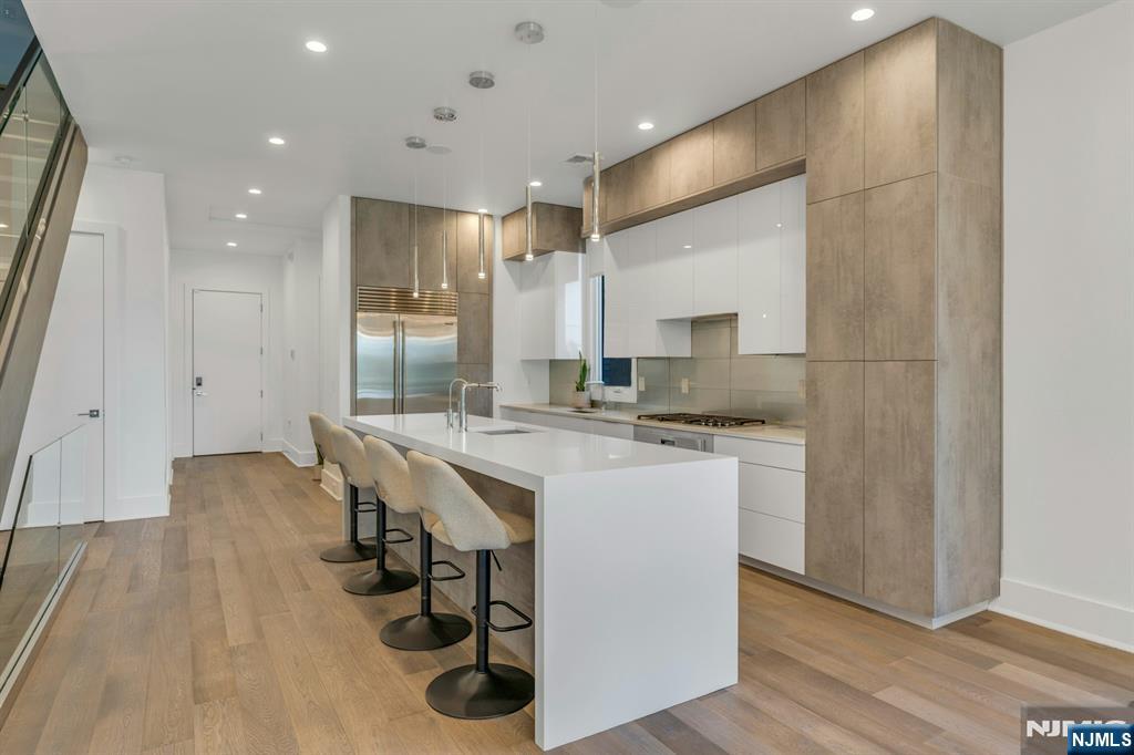 Homes for sale in Edgewater, NJ | 1238 River Rd #B, Edgewater, NJ 07020 | MLS# 25033226