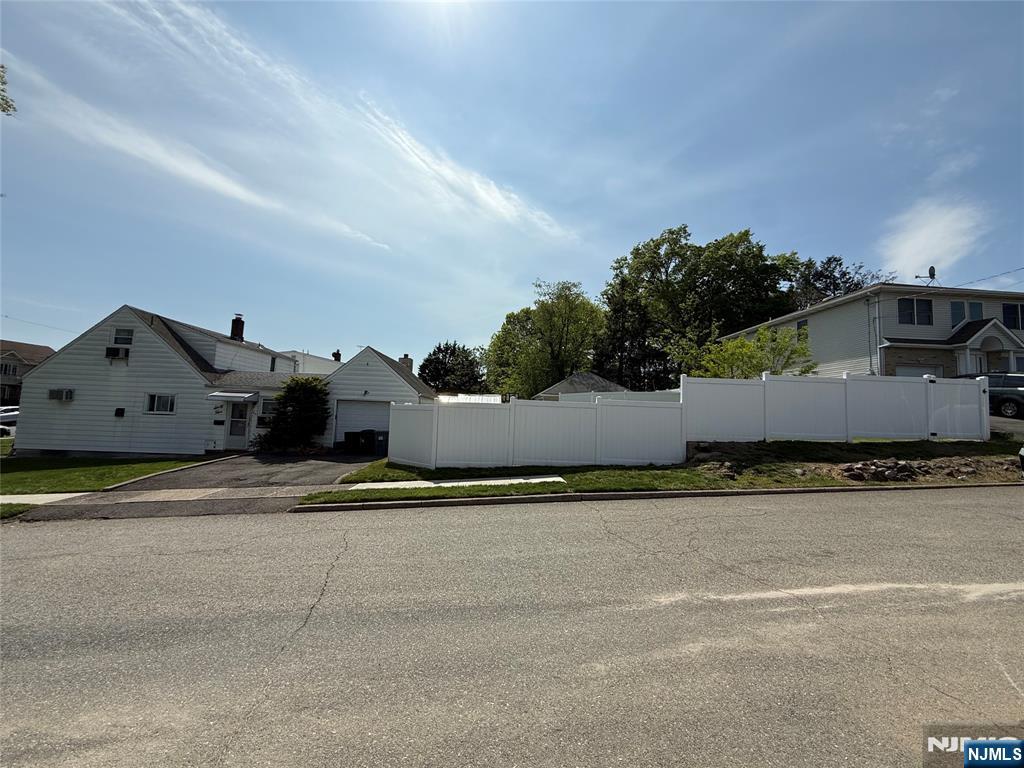 Homes for sale in Elmwood Park, NJ | 65 Hamilton Ave, Elmwood Park, NJ 07407 | MLS# 25033277