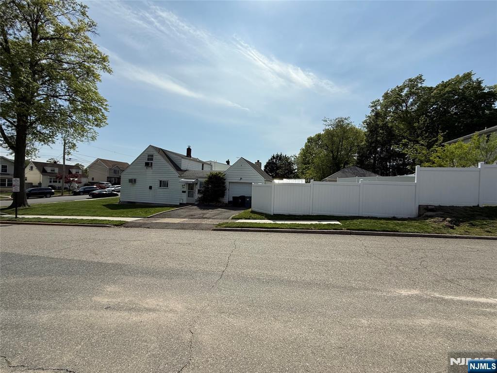 Homes for sale in Elmwood Park, NJ | 65 Hamilton Ave, Elmwood Park, NJ 07407 | MLS# 25033277