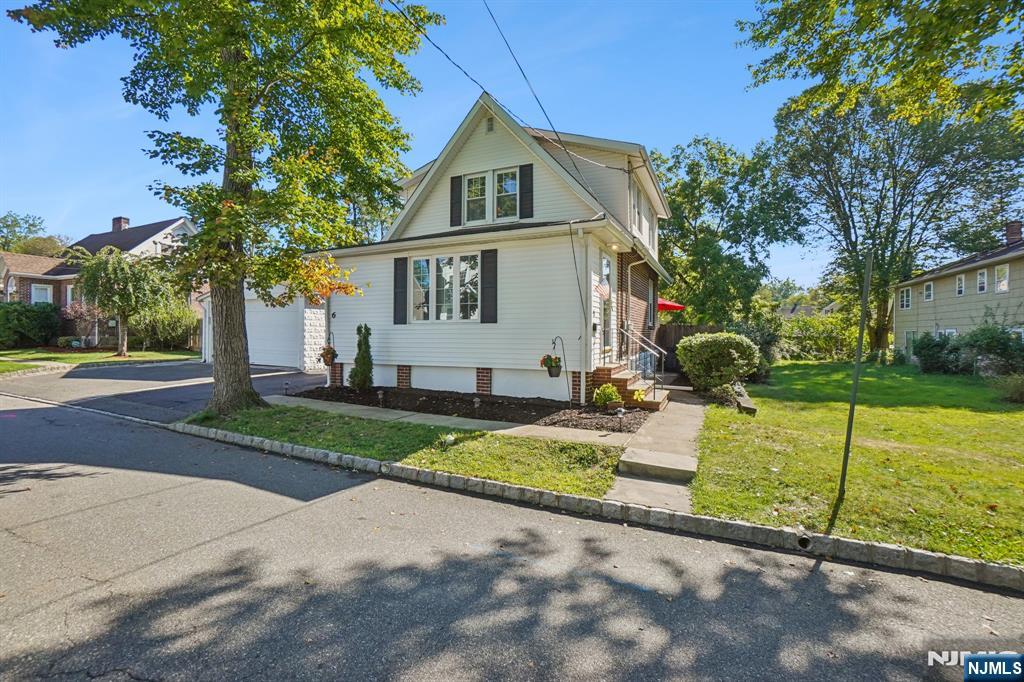 Homes for sale in Livingston, NJ | 6 Swan Rd, Livingston, NJ 07039 | MLS# 25033286