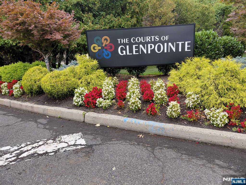 $549,900 Townhouse