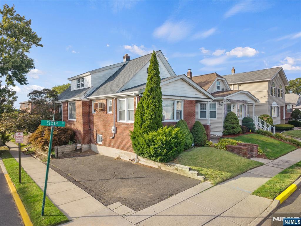 Homes for sale in North Arlington, NJ | 29 6th St, North Arlington, NJ 07031 | MLS# 25033357