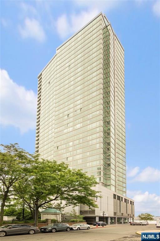 $1,050,000 Condo