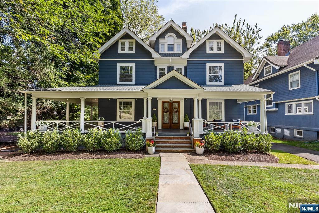 $1,895,000 Contemporary