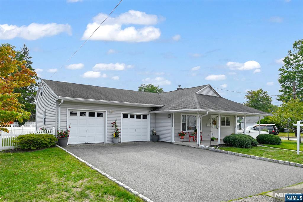 Homes for sale in Rochelle Park, NJ | 43 Hoffman Ave, Rochelle Park, NJ 07662 | MLS# 25033722