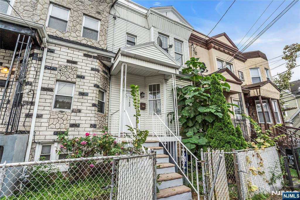 $418,900 Rowhouse