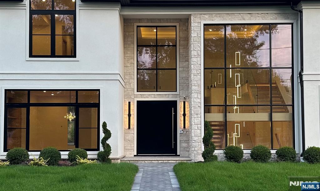 Homes for sale in Englewood Cliffs, NJ | 2 Maple St, Englewood Cliffs, NJ 07632 | MLS# 25033806