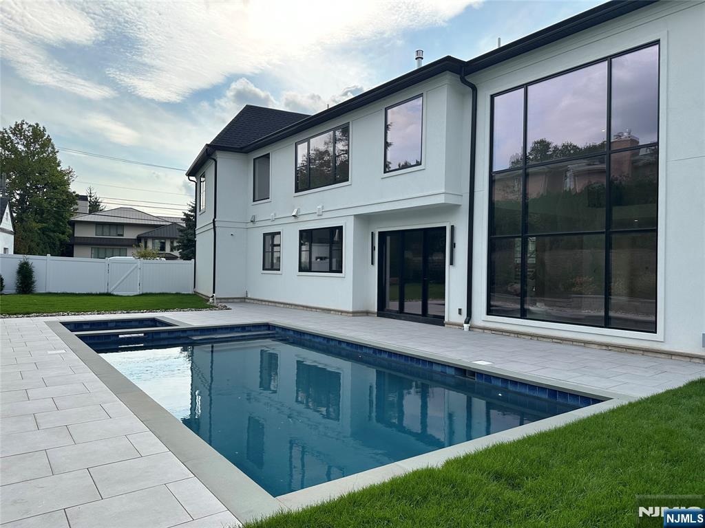 Homes for sale in Englewood Cliffs, NJ | 2 Maple St, Englewood Cliffs, NJ 07632 | MLS# 25033806