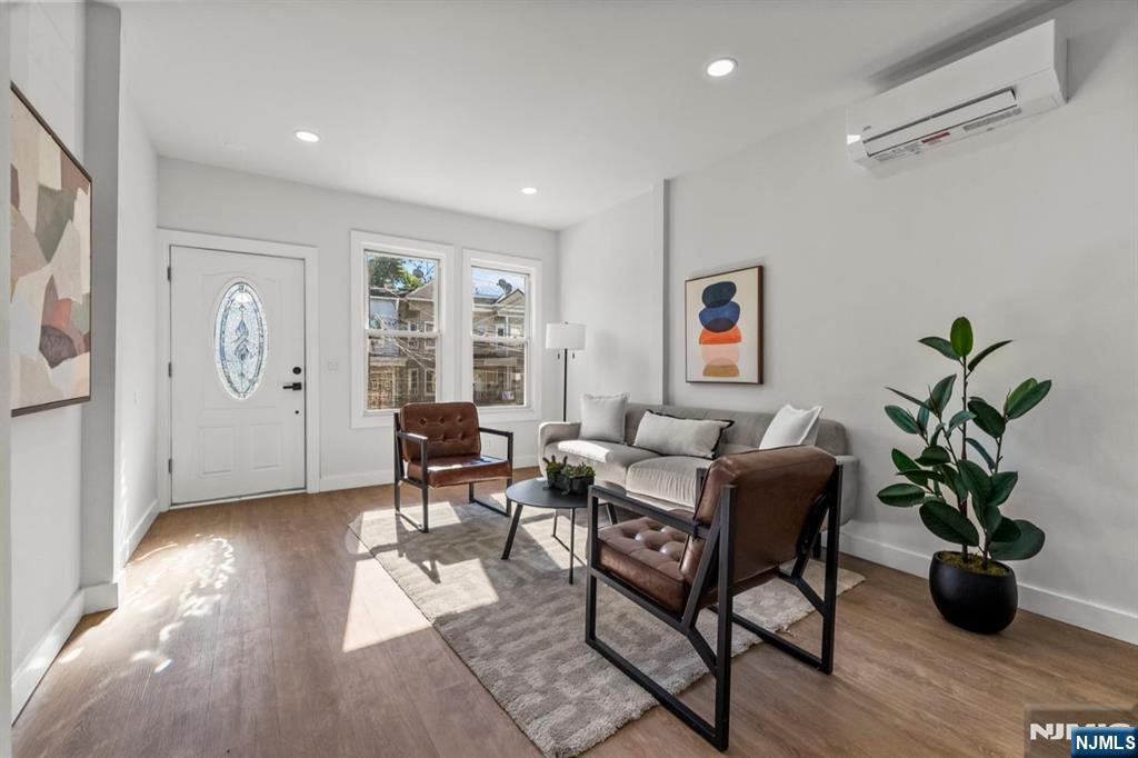 $499,000 Rowhouse