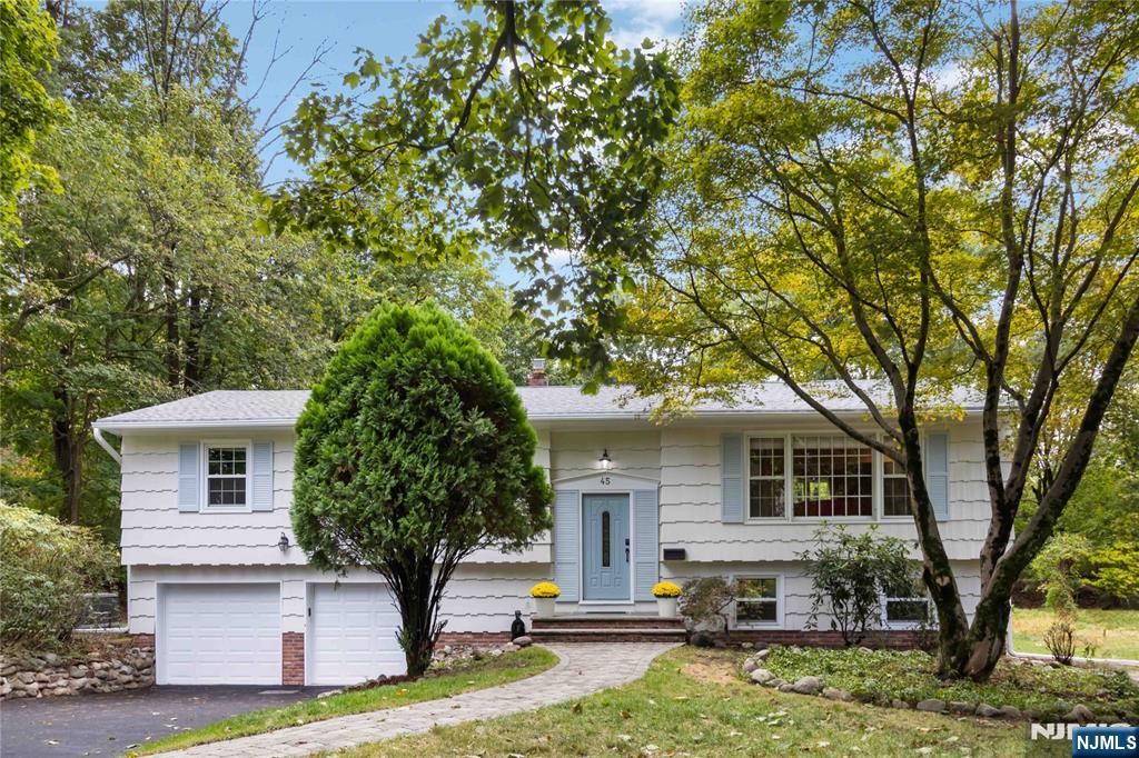 Homes for sale in Allendale, NJ | 45 W Orchard St, Allendale, NJ 07401 | MLS# 25034045